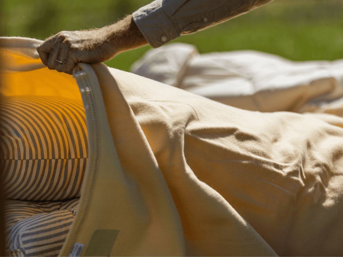 100% Virgin Wool Lightweight Blanket - Image 4